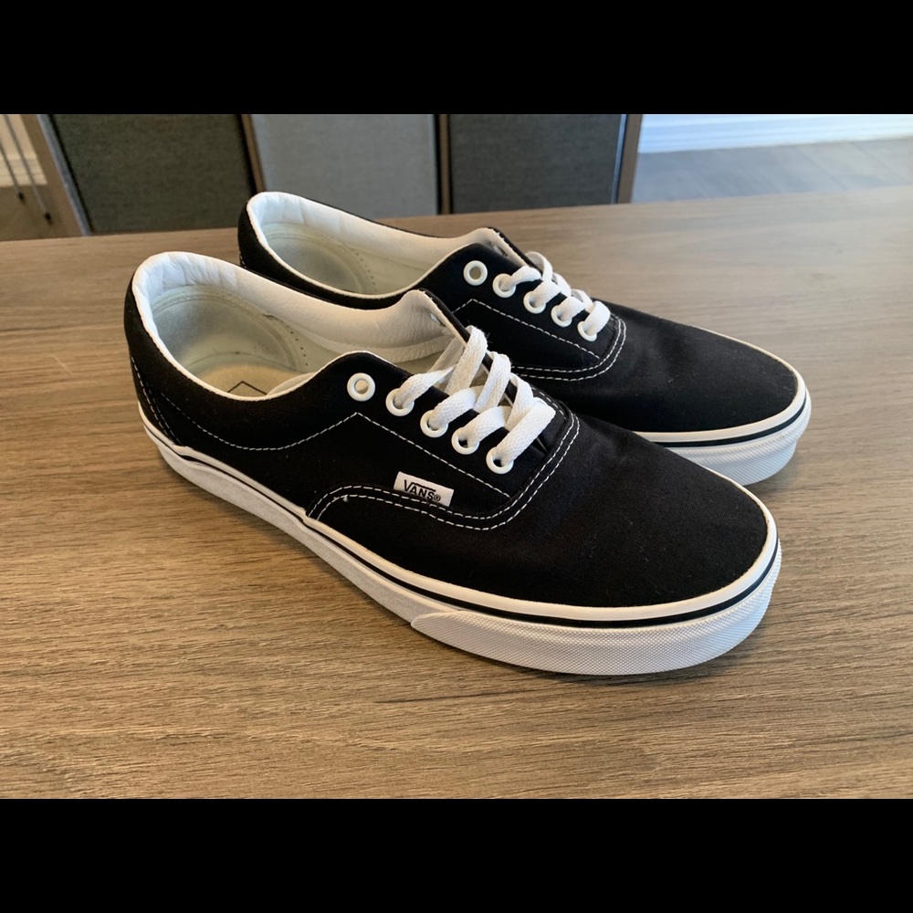 Vans Era B&W (Size 9)